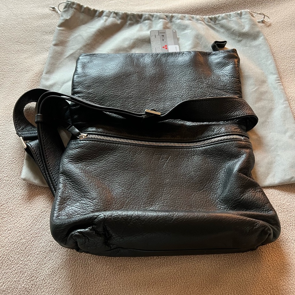 Ackermann Fold over London Leather Bag - Picture 5 of 15